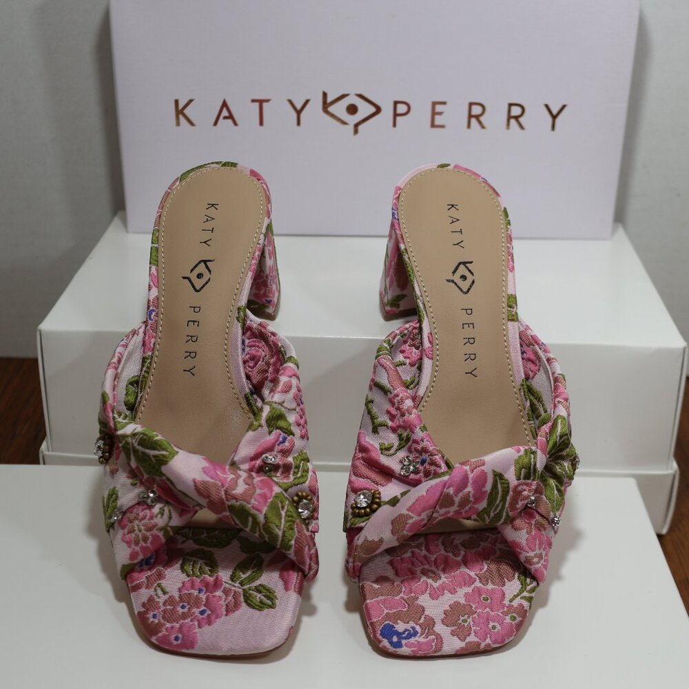 Katy Perry’s Tooliped Twisted Vintage Pink Sandal. NIB. Size: 6M. Asking: $55.